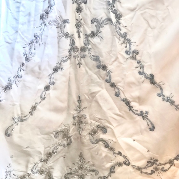 Stunning Wedding Dress - Picture 8 of 8